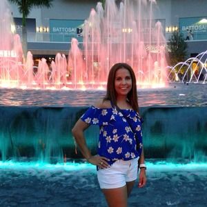 Meet your Posher, Roxana